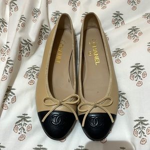 Classic Chanel Ballet in beige and black